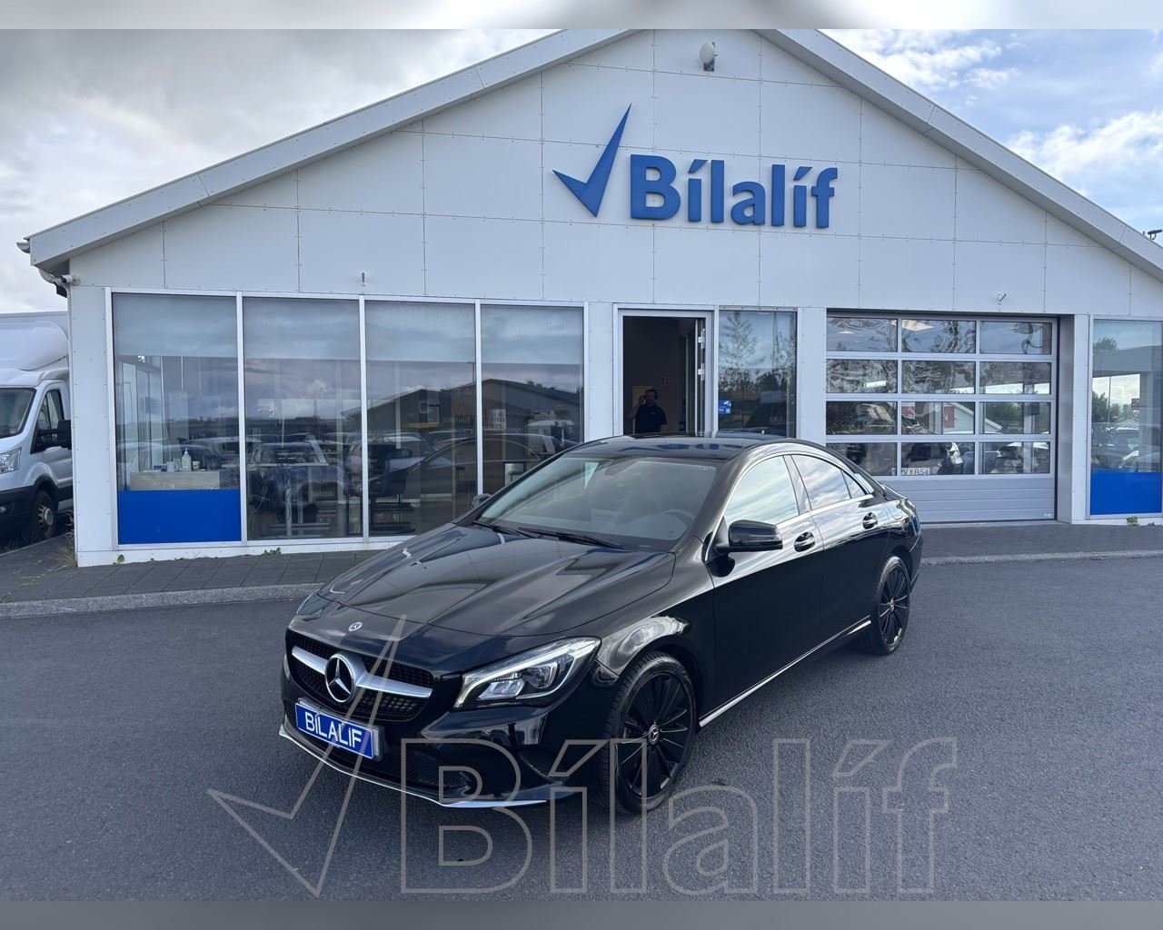 MERCEDES-BENZ CLA 220 4MATIC