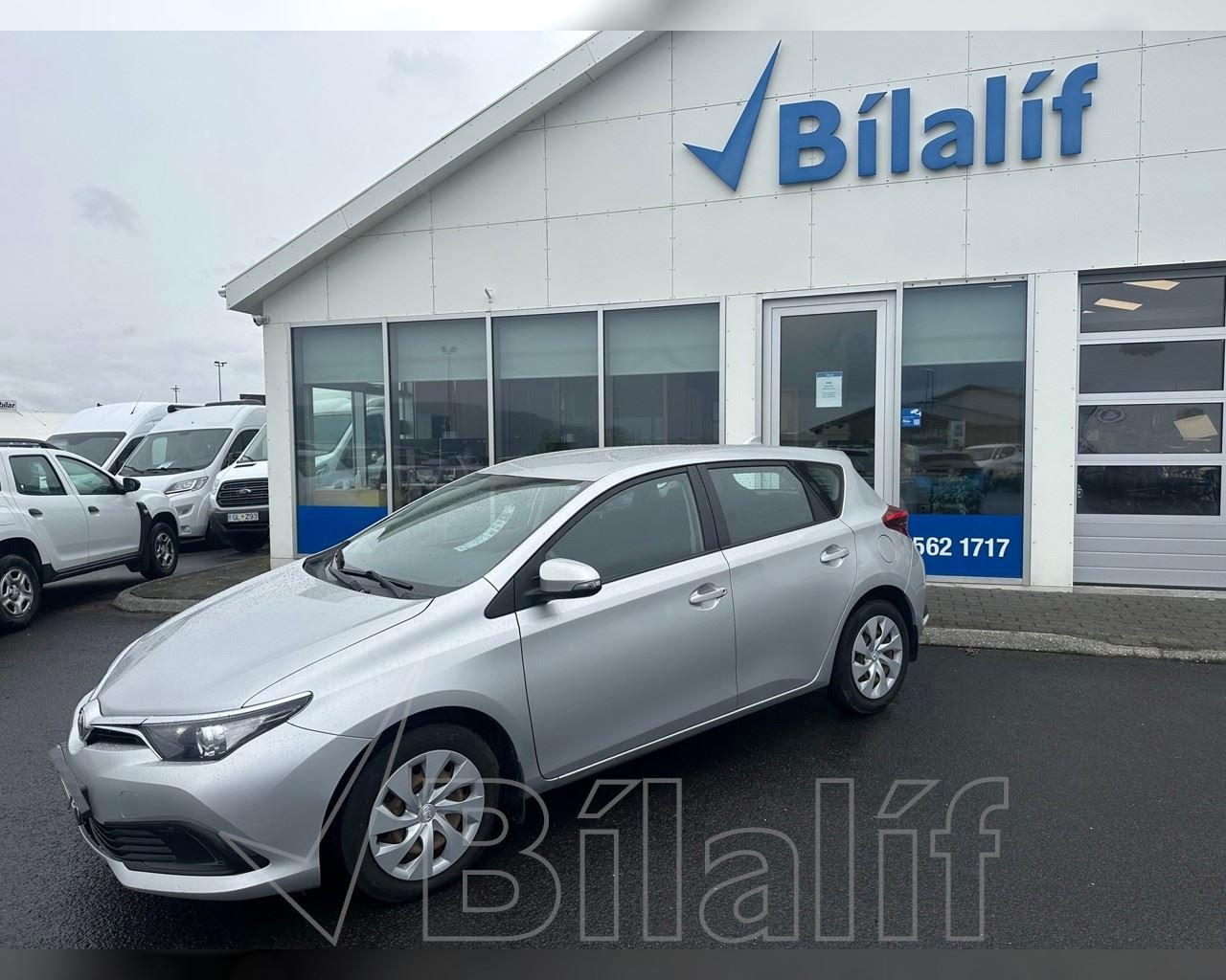 TOYOTA AURIS