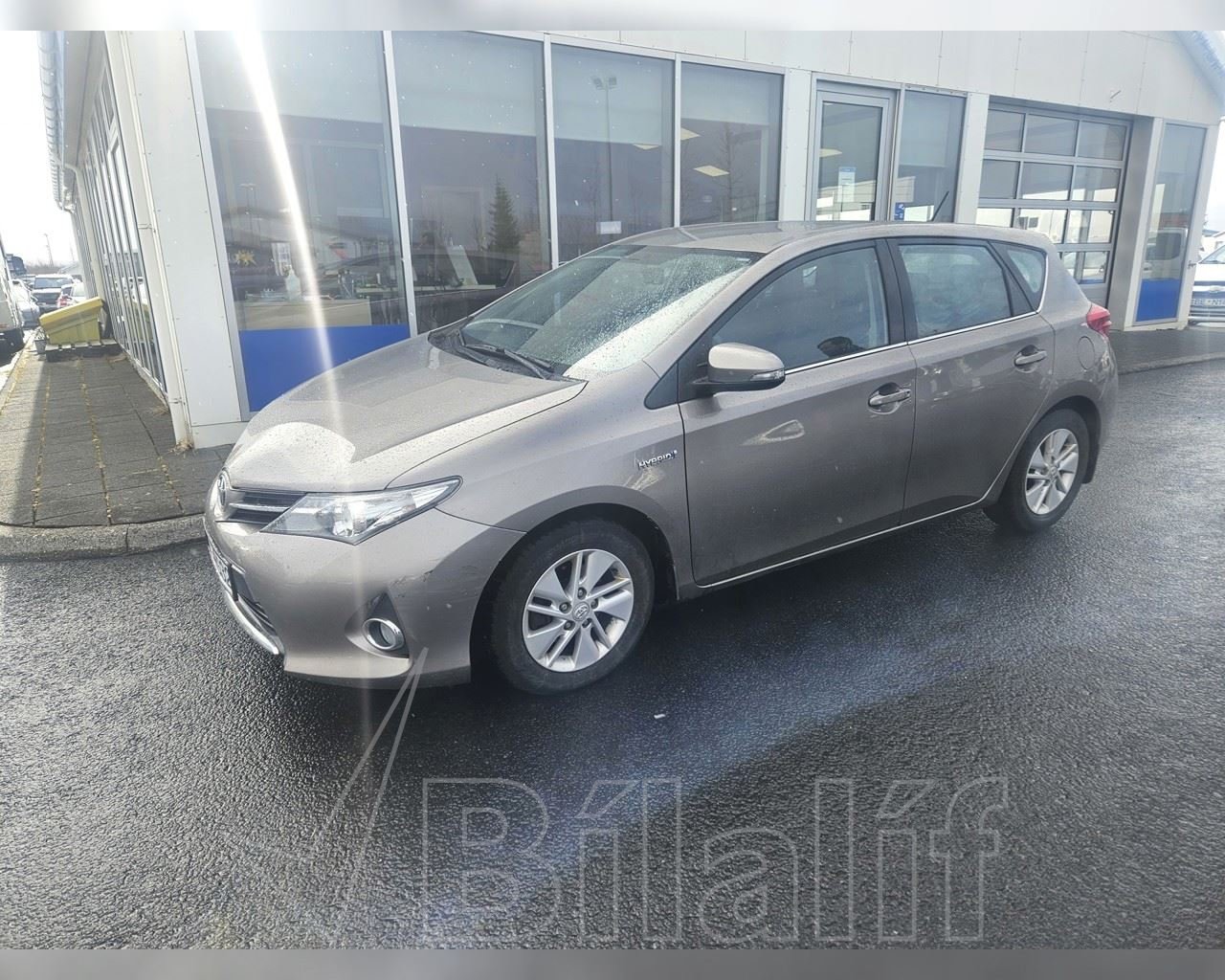 TOYOTA AURIS HYBRID