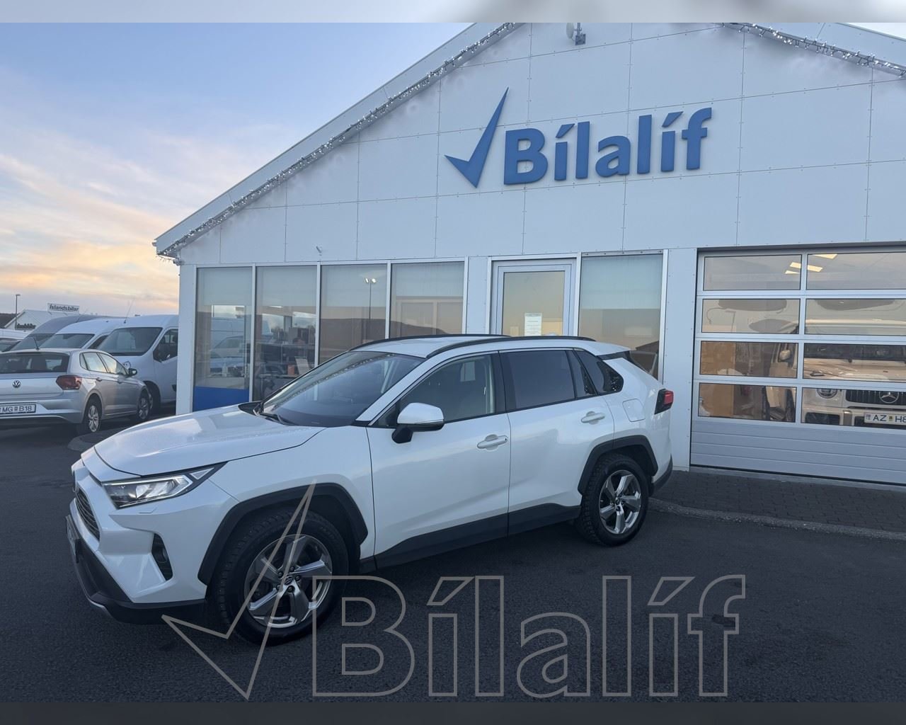 TOYOTA RAV4 GX HYBRID